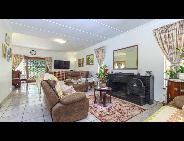 5 BEDROOM HOUSE FOR SALE IN GILLITTS